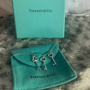 💜Tiffany & Co. 3 key necklace EUC💜